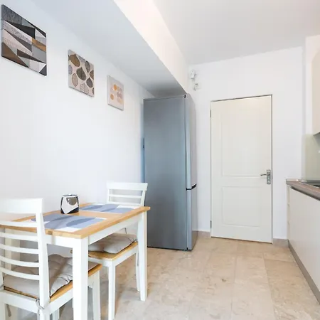 Skyline I 1 Bedroom On Nerva Traian דירה *