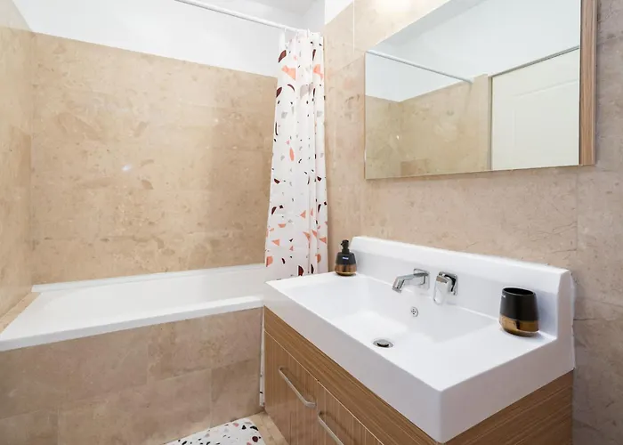 公寓 Skyline I 1 Bedroom On Nerva Traian 布加勒斯特